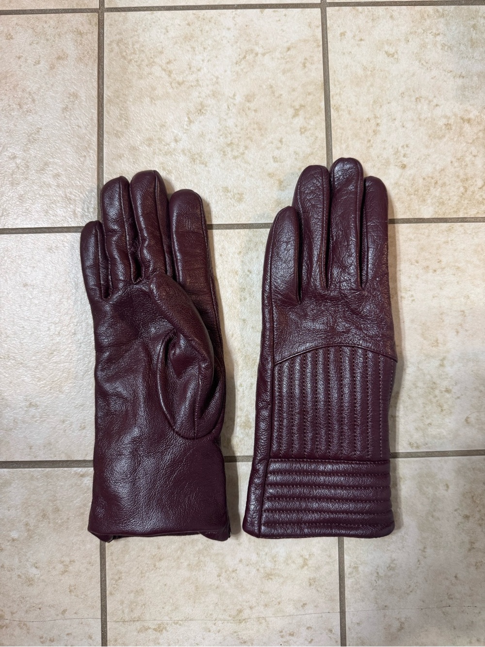 100% Leather Gloves fur lined